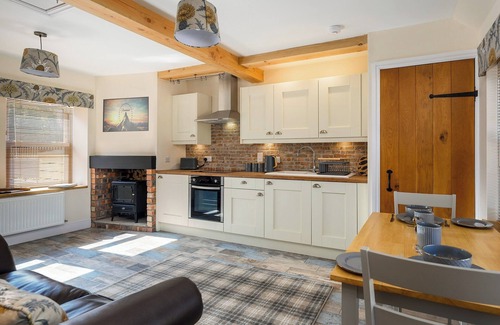 St. Andrews Cottage | Charming Fife cottage with wood-fired hot tub, just minutes from St Andrews.