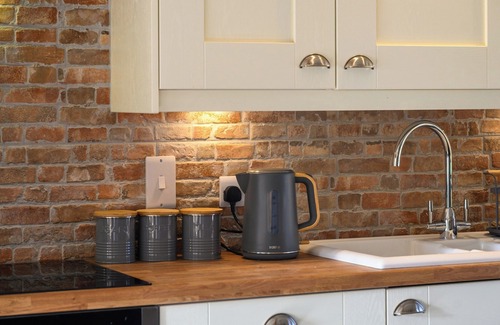 St. Andrews Cottage | Charming Fife cottage with wood-fired hot tub, just minutes from St Andrews.