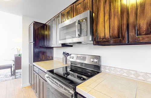 Tucson Condo | Charming first floor condo w/shared heated pool, hot tub, tennis courts