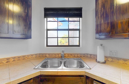 Tucson Condo | Charming first floor condo w/shared heated pool, hot tub, tennis courts