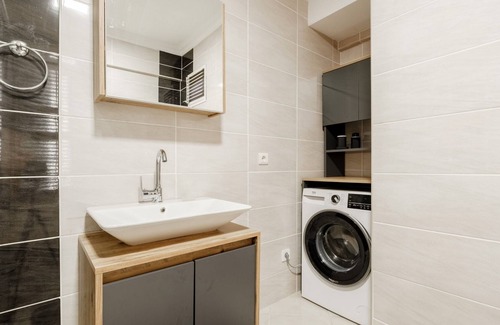 Rasimpasa Apartment | Charming Flat, 3 min to Bull Statue, 5 min to Moda