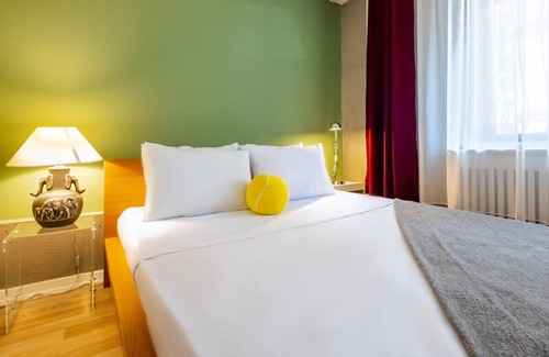 Gumussuyu Mahallesi Apartment | Charming Flat Close to Transit Hub in Central