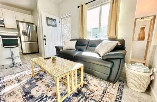 Lincoln Acres Apartment | Charming Flat Near The City