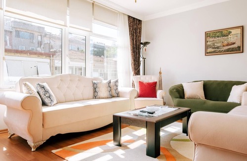Moda Apartment | Charming Flat w Balcony 5 min to Moda Coast
