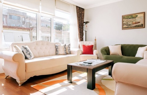 Moda Apartment | Charming Flat w Balcony 5 min to Moda Coast