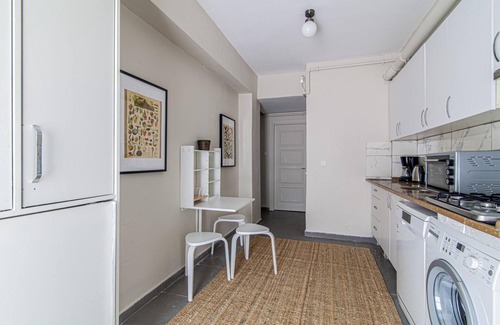 Gayrettepe Apartment | Charming Flat with Backyard Close to Zorlu Center