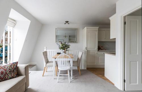 Warwick Apartment | Charming flat with balcony in Pimlico
