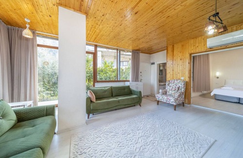 Konyaalti Apartment | Charming Flat with Outstanding View in Antalya