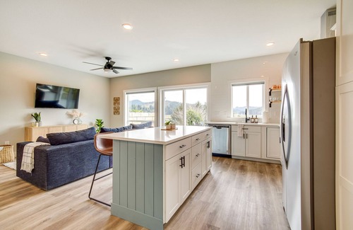 Florence House | Charming Florence Home w/Fire Pit & River Views!