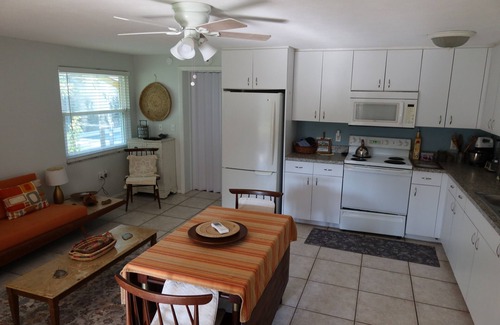 South Gate Ridge House | Charming Florida Pool home 8 minutes from Siesta Key