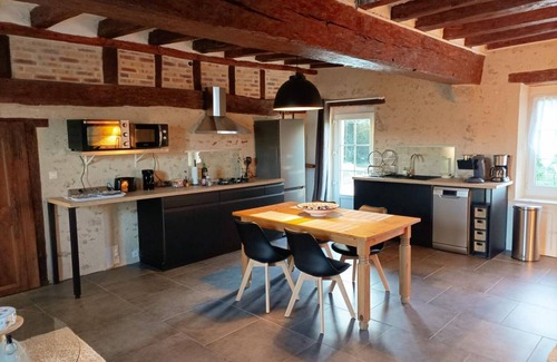 Feings Cottage | Charming Gîte with Fireplace, A/C, WiFi, and Large Garden in Serene Loire Valley Location