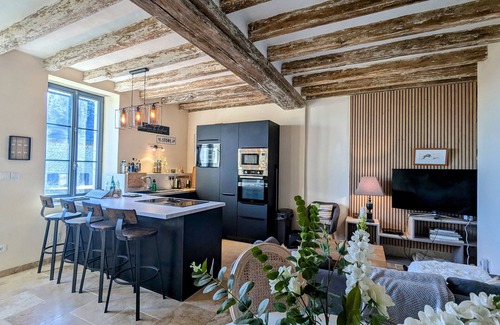 Saint-Cyran-du-Jambot Cottage | Charming cottages in Berry with pool and spa