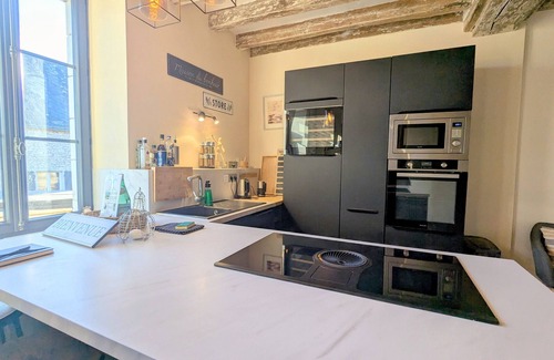 Saint-Cyran-du-Jambot Cottage | Charming cottages in Berry with pool and spa