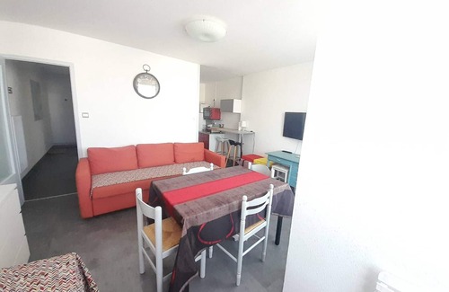 Notre-Dame-de-Riez Apartment | Charming T2 Apartment Between Beach and Summer Shops - Pet Friendly