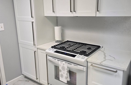 Stone Mountain Apartment | Charming full featured 2-bedroom apartment with WiFi in Stone Mountain!