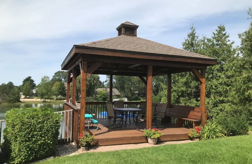 Traverse City Cottage | Charming Fully Furnished Cottage W/Shared Frontage on Silver Lake Traverse City