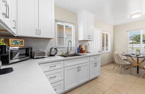 Rancho Cucamonga House | Charming Garden 2 bedrooms House with Modern Comforts