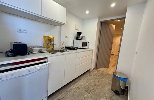 Sa Riera Apartment | 🌊 Charming Garden-Level Apartment with Sea Views – Begur, Costa Brava 🌿