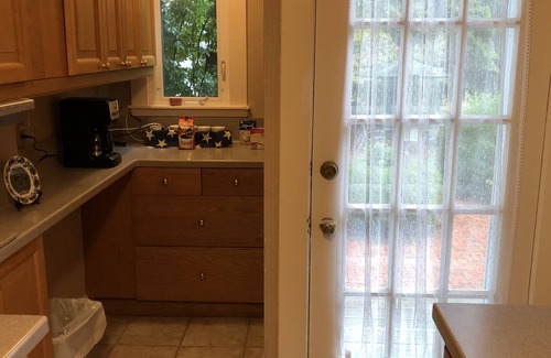 Historic District House | Charming garden row home, easy 4 block walk to the heart of Annapolis.
