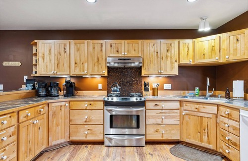 Gardiner House | Charming Gardiner Home Steps from Yellowstone