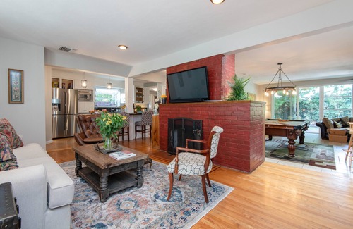 Toluca Lake House | Charming gem next-door to Universal Studios Hollywood