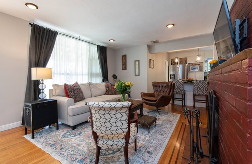 Toluca Lake House | Charming gem next-door to Universal Studios Hollywood