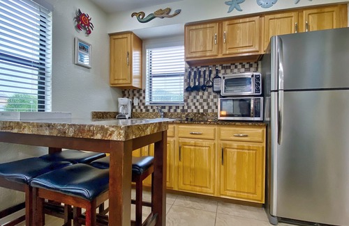 Redington Beach Condo | Charming getaway across the street from sparkling waters of Redington Beach