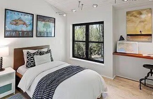 Gig Harbor House | Charming Getaway in Gig Harbor | Hot Tub | Patio