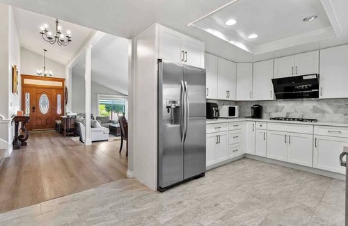 Valle Lindo House | Charming Getaway Nestled in Peaceful Pecan Grove Drive Retreat #41751