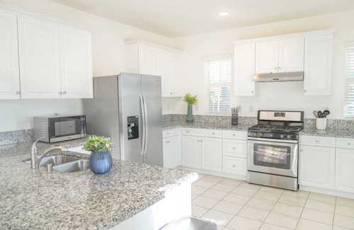Ontario House | Charming Getaway on Centennial Circle, Ontario - Perfect for Your Retreat #41640