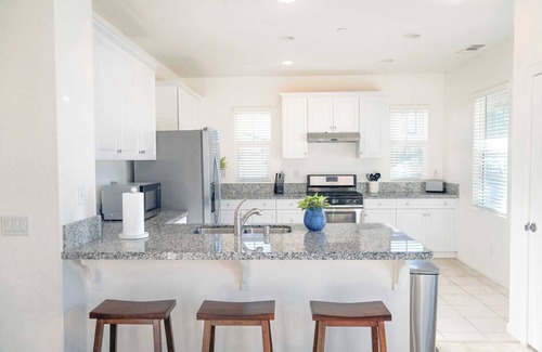 Ontario House | Charming Getaway on Centennial Circle, Ontario - Perfect for Your Retreat #41640