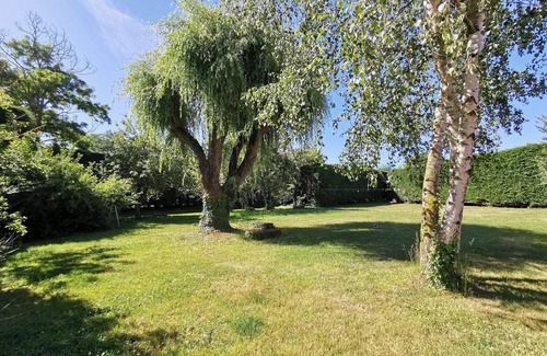 Lorlanges Cottage | Charming Gîte Near Clermont-Ferrand with Private Lake, Large Garden, and Historical Touches