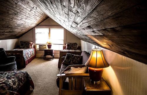 Greeneville House | Charming Glamping Rental with Fireplace near Great Smoky Mountains National Park