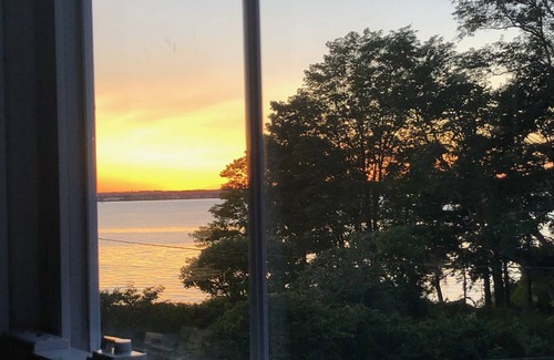 Portland House | Charming Great Diamond Island Cottage w/Waterviews - Bus. Lic.# STHR-003849-2021