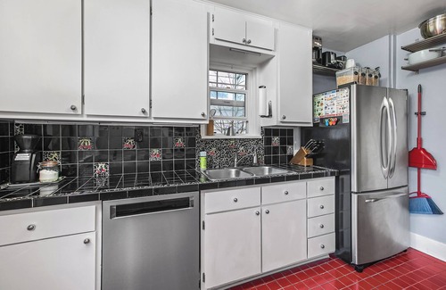 Seattle House | Charming Green Lake Craftsman – Hot Tub, AC, Dog Friendly, Walk to Lake & Cafés