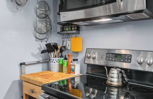 Seattle House | Charming Green Lake Craftsman – Hot Tub, AC, Dog Friendly, Walk to Lake & Cafés