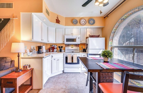 Green Valley House | Charming Green Valley Townhome w/Community Pool!