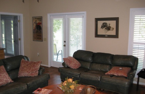 Calhoun County Cottage | Charming Guest Cottage - Very Private-25 Minutes from Oxford