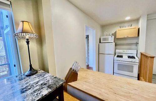 El Porto House | Charming Guest House in Spanish Style Duplex | Steps to Beach!