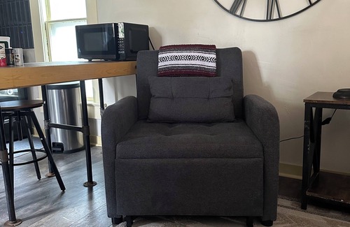 Colorado Springs Cottage | Charming Guesthouse in Historic Old Colorado City – Cozy & Convenient!