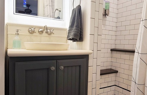Oakhurst House | Charming Guesthouse in Historic Neighborhood