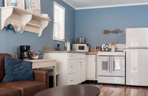 Towanda Cottage | Charming guesthouse with beautiful country views