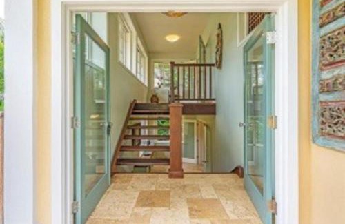Coconut Grove Apartment | Charming Hale Mokolea in Lanikai 2BR 2BA Full Kitchen