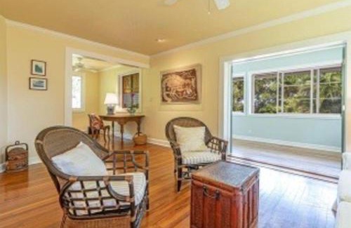 Coconut Grove Apartment | Charming Hale Mokolea in Lanikai 2BR 2BA Full Kitchen