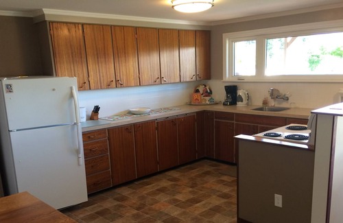 Courtenay Apartment | Charming Half-Duplex with a Lovely Ocean View Steps from Royston Seaside Park!