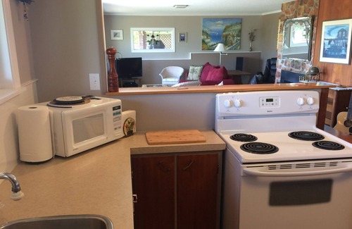 Courtenay Apartment | Charming Half-Duplex with a Lovely Ocean View Steps from Royston Seaside Park!