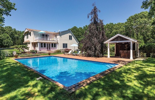 Springs House | Charming Hamptons Retreat with Pool