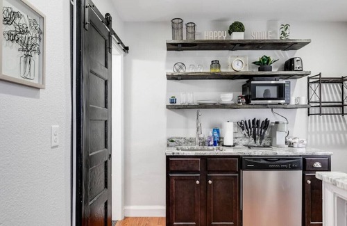 Church Hill Apartment | Charming, Happy 1-Bed Oasis: RVA Retreat Awaits!