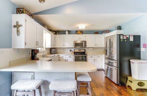 Heber Springs House | Charming Heber Springs Home w/Deck & Fire Pit!