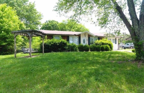 Hendersonville House | Charming Hendersonville Home with a Spacious Fenced Backyard